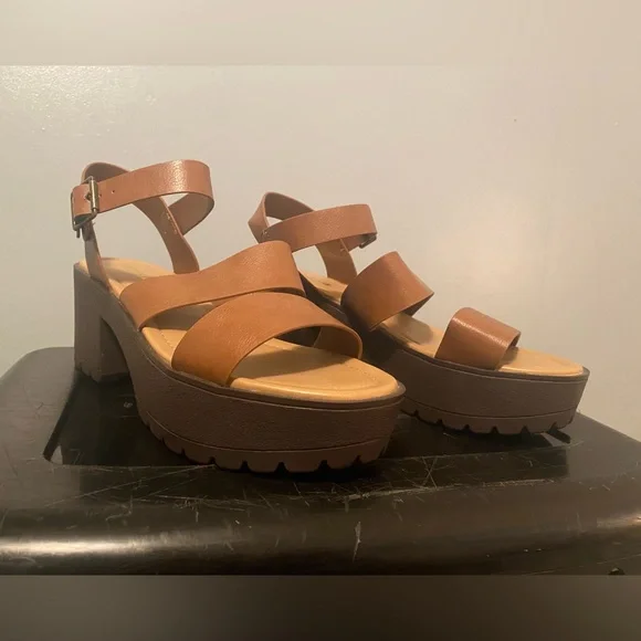 Heeled Sandals - Picture 1 of 3
